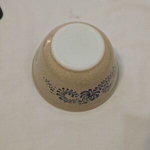 Vintage Pyrex 401 Homestead Bowl 750ml